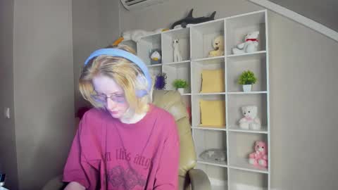 Elizabeth online show from 11-01-25, 01:07