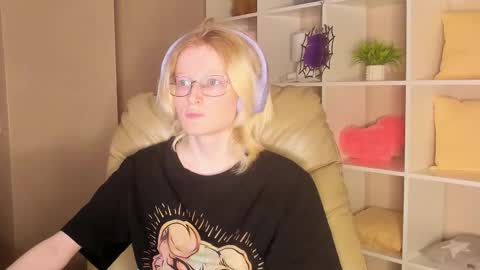 Elizabeth online show from 11-03-25, 01:08