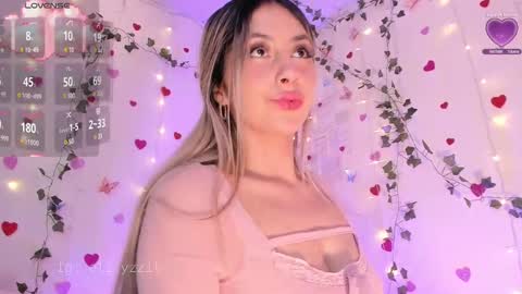 Snapshot of elizabeth_jing chatting on 03-09-25, 01:25    Independent Model online show from 03-09-25, 01:25