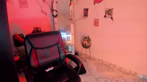 Snapshot of elizabeth_martinez98 chatting on 10-20-25, 06:19 Elizabeth Martinez online show from 10-20-25, 06:19