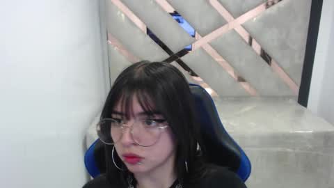 Snapshot of elizabeth_t_ chatting on 02-05-26, 12:54 Elizabeth online show from 02-05-26, 12:54