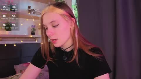 Elizabeth online show from 04-26-26, 01:25