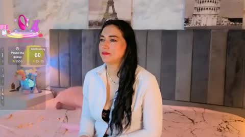 Snapshot of elizabethbennett_l chatting on 11-23-25, 12:27 elizabth online show from 11-23-25, 12:27