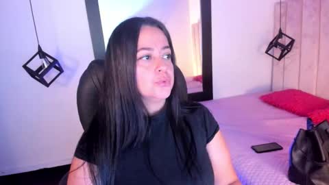Snapshot of elizabethevan_ chatting on 11-20-25, 02:17 Lucia Vonne online show from 11-20-25, 02:17