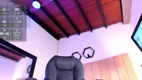 Snapshot of elizabethevan_ chatting on 12-01-25, 05:40 Lucia Vonne online show from 12-01-25, 05:40