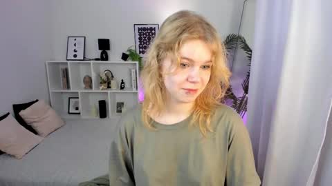 Snapshot of elizabethvane chatting on 05-19-26, 05:14 Elizabeth online show from 05-19-26, 05:14