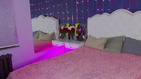 Snapshot of elizamayers chatting on 02-06-25, 03:52 Linda online show from 02-06-25, 03:52