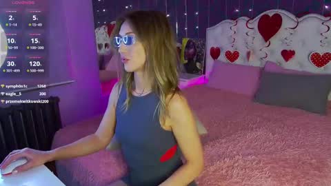 Snapshot of elizamayers chatting on 02-09-25, 08:00 Linda online show from 02-09-25, 08:00