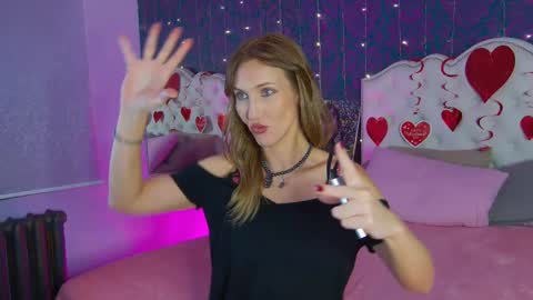 Snapshot of elizamayers chatting on 02-16-25, 08:33 Linda online show from 02-16-25, 08:33