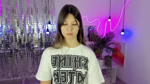 Snapshot of elizamild chatting on 12-05-24, 04:12 Eliza online show from 12-05-24, 04:12