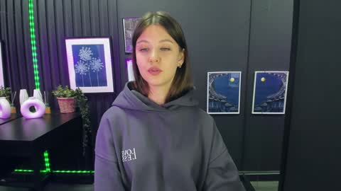 Snapshot of elizamild chatting on 12-10-24, 07:11 Eliza online show from 12-10-24, 07:11