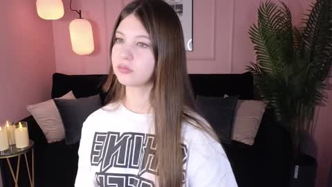 Snapshot of elizamild chatting on 12-26-24, 04:36 Eliza online show from 12-26-24, 04:36