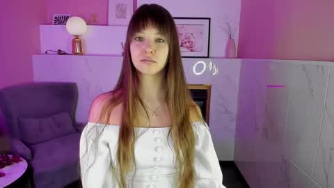 Snapshot of elizamild chatting on 02-18-25, 01:33 Eliza online show from 02-18-25, 01:33