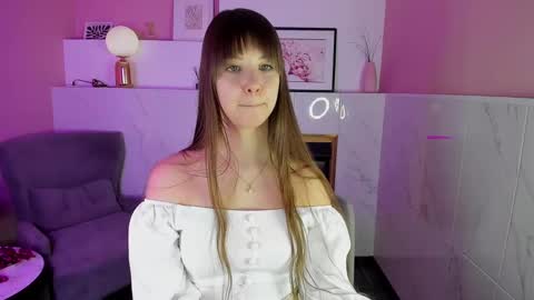 Snapshot of elizamild chatting on 02-18-25, 04:37 Eliza online show from 02-18-25, 04:37