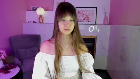 Snapshot of elizamild chatting on 02-18-25, 07:41 Eliza online show from 02-18-25, 07:41