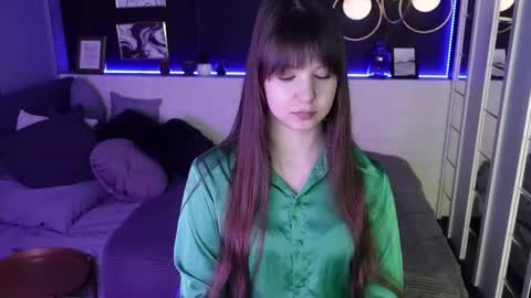 Snapshot of elizamild chatting on 02-21-25, 01:44 Eliza online show from 02-21-25, 01:44