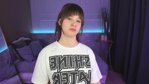 Snapshot of elizamild chatting on 02-23-25, 01:32 Eliza online show from 02-23-25, 01:32