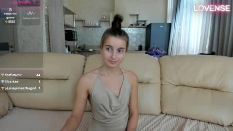 Snapshot of elizsweet chatting on 02-05-25, 11:44 Eliz                               online show from 02-05-25, 11:44