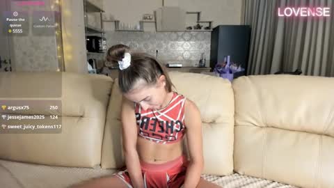 Snapshot of elizsweet chatting on 02-14-25, 03:05 Eliz                               online show from 02-14-25, 03:05