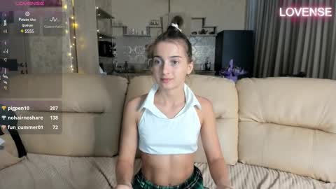 Snapshot of elizsweet chatting on 03-10-25, 03:20 Eliz                               online show from 03-10-25, 03:20