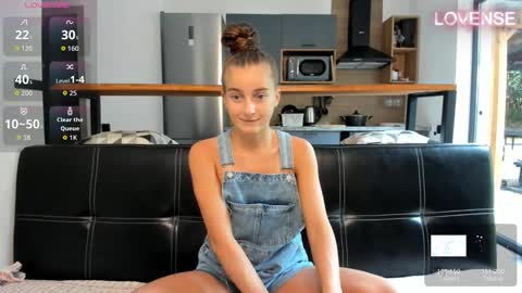 Snapshot of elizsweet chatting on 10-25-25, 10:12 Eliz                               online show from 10-25-25, 10:12