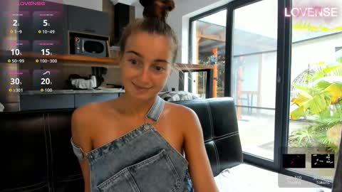 Eliz                               online show from 11-13-25, 08:46