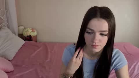 Snapshot of elizzza_ chatting on 10-14-25, 05:19 elizzza_ online show from 10-14-25, 05:19