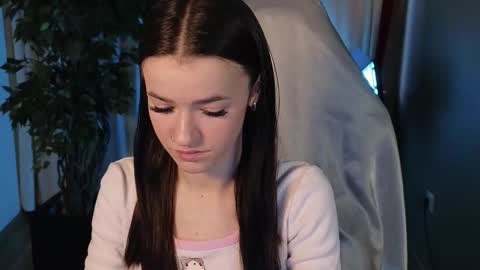 Snapshot of elizzza_ chatting on 10-17-25, 05:21 elizzza_ online show from 10-17-25, 05:21