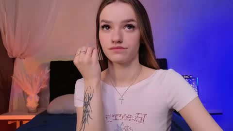 Snapshot of elizzza_ chatting on 06-10-26, 05:18 elizzza_ online show from 06-10-26, 05:18