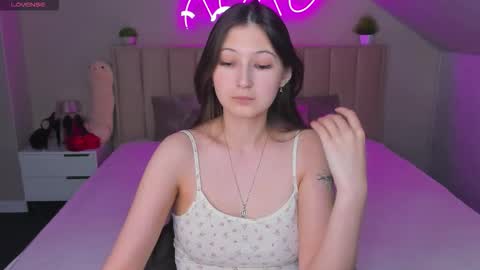 Snapshot of ella_burns chatting on 02-02-26, 09:19 Ella online show from 02-02-26, 09:19