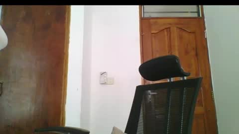 Snapshot of ella_laurel chatting on 01-17-25, 08:56 Ella online show from 01-17-25, 08:56