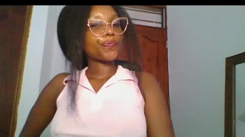 Snapshot of ella_laurel chatting on 01-18-25, 07:28 Ella online show from 01-18-25, 07:28