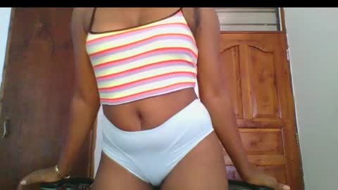 Snapshot of ella_laurel chatting on 02-20-25, 11:09 Ella online show from 02-20-25, 11:09