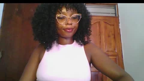 Snapshot of ella_laurel chatting on 03-07-25, 08:13 Ella online show from 03-07-25, 08:13