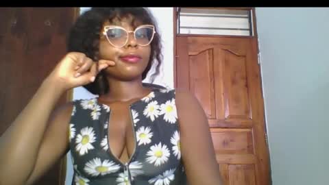 Snapshot of ella_laurel chatting on 03-08-25, 05:49 Ella online show from 03-08-25, 05:49