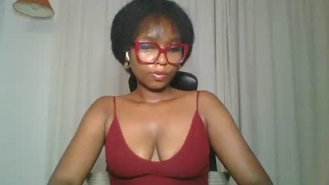 Snapshot of ella_laurel chatting on 10-07-25, 02:20 Ella online show from 10-07-25, 02:20
