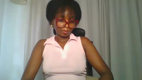 Snapshot of ella_laurel chatting on 10-08-25, 07:06 Ella online show from 10-08-25, 07:06