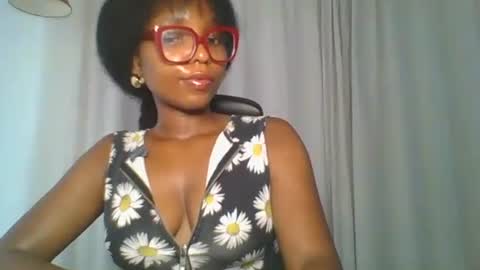 Snapshot of ella_laurel chatting on 10-16-25, 06:47 Ella online show from 10-16-25, 06:47