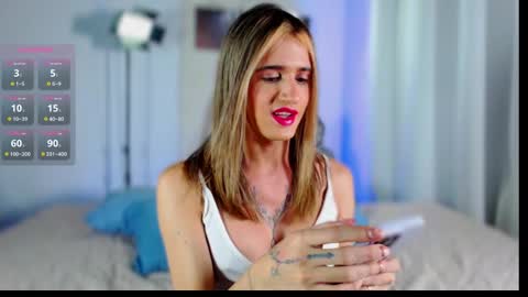 Snapshot of ella_mon chatting on 09-27-25, 09:09 ella_mon online show from 09-27-25, 09:09