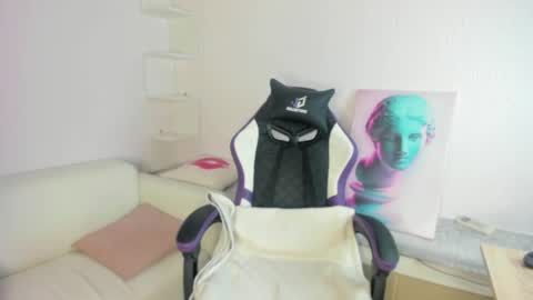 Ella online show from 04-02-26, 01:36