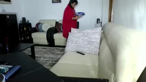 Ella online show from 04-24-26, 09:39