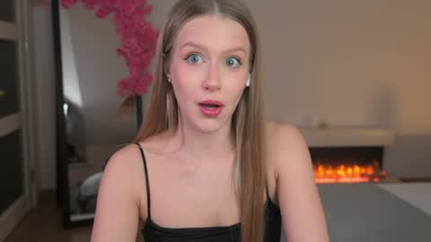 Snapshot of ella_twinkle chatting on 03-12-26, 07:31 Ella online show from 03-12-26, 07:31