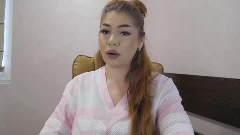 Ella online show from 06-04-26, 05:57