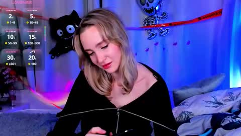 Snapshot of ellabloom chatting on 10-29-25, 03:47 Ella online show from 10-29-25, 03:47