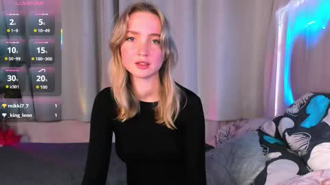 Snapshot of ellabloom chatting on 11-07-25, 05:35 Ella online show from 11-07-25, 05:35