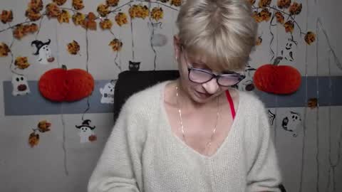 EllaBonito online show from 10-30-25, 06:37