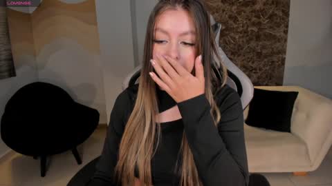 Snapshot of ellaclark chatting on 12-30-24, 09:29 EllaClark online show from 12-30-24, 09:29