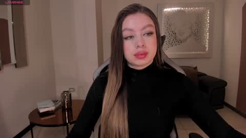 Snapshot of ellaclark chatting on 01-05-25, 11:04 EllaClark online show from 01-05-25, 11:04