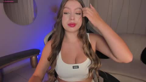 Snapshot of ellaclark chatting on 03-04-25, 07:11 EllaClark online show from 03-04-25, 07:11