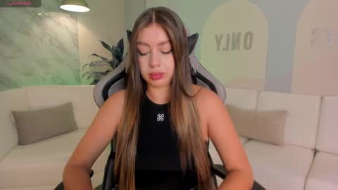 Snapshot of ellaclark chatting on 03-08-25, 06:26 EllaClark online show from 03-08-25, 06:26